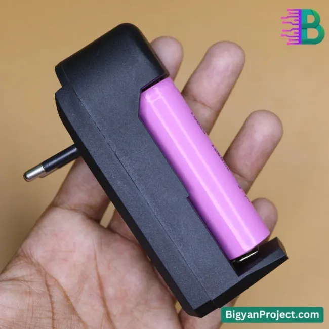 ব্যাটারি চার্জার ১৮৬৫০ ব্যাটারির জন্য ৩.৭ ভোল্ট লি-আয়ন ক্রয় করুন – সিঙ্গেল স্লট