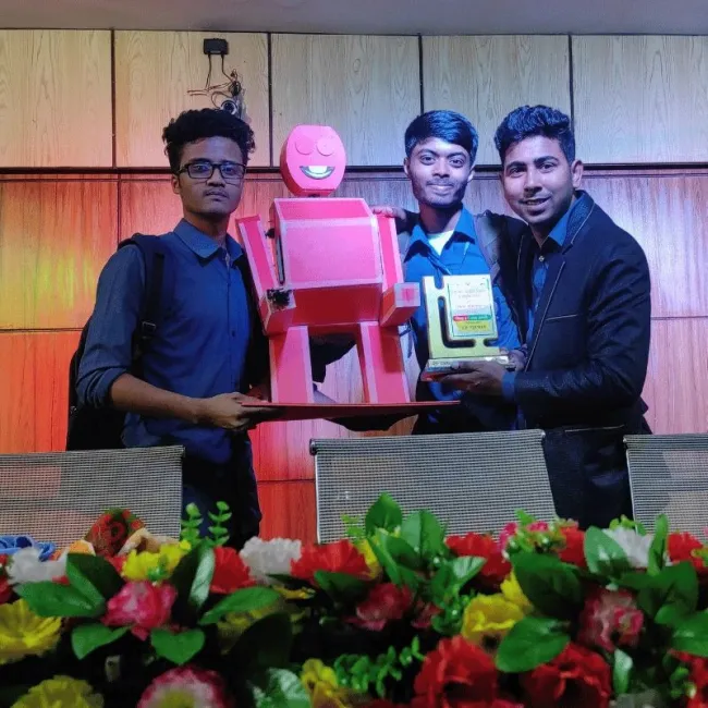 বাচ্চাদের শিক্ষার জন্য ইন্টারঅ্যাকটিভ টকিং রোবট বাংলাদেশ