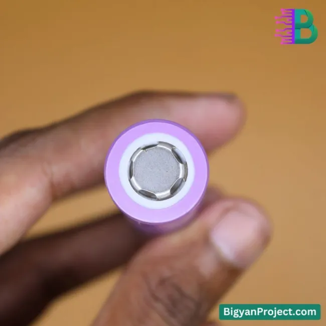 18650 রিচার্জেবল লিথিয়াম আয়ন ব্যাটারি 2000mAh 3.7V কিনুন