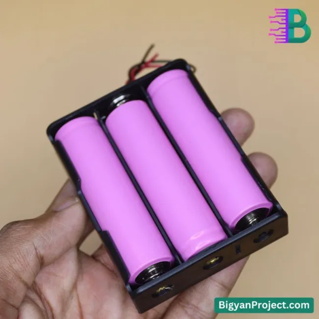 18650 ব্যাটারি হোল্ডার/কেস ৩ চেম্বার - লিথিয়াম আয়ন