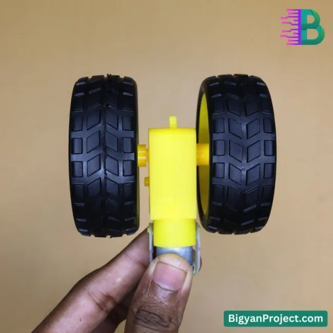 ১০০ RPM ৩-৬V ডুয়াল শাফট মোটর রোবোটিক্স ও DIY প্রজেক্টের জন্য