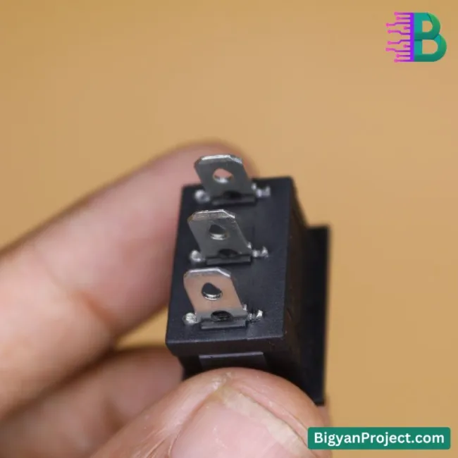 ৩ পিন SPDT রকার সুইচ অন অফ অন ৬A ২৫০V