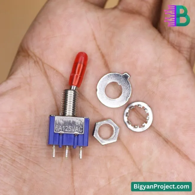 মিনি ON-OFF টগল সুইচ ৩ পিন ৬A ১২৫V কিনুন সহজে