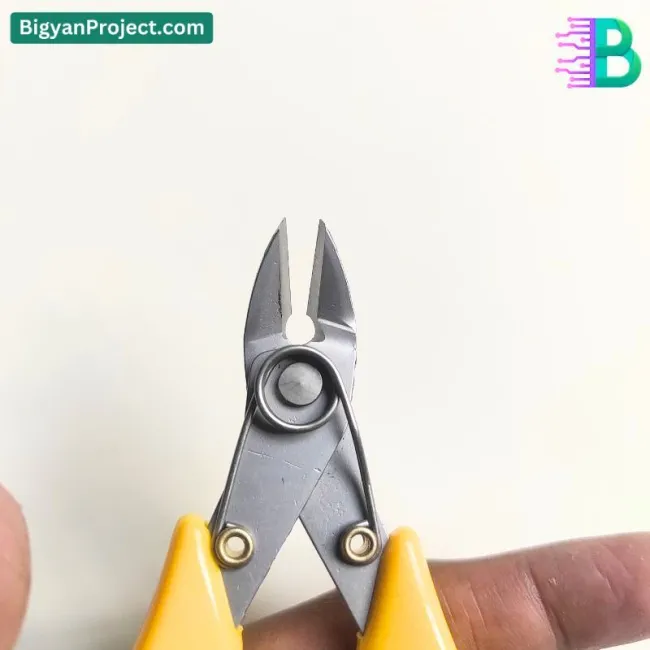 ওয়্যার কাটার প্লায়ার্স TNI-U TU-A305 5 ইঞ্চি কিনুন