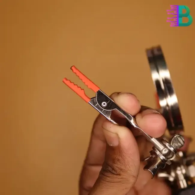 ম্যাগনিফাইং গ্লাস ও ক্লিপ সহ সোল্ডারিং স্ট্যান্ড কিনুন