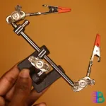 ম্যাগনিফাইং গ্লাস ও ক্লিপ সহ সোল্ডারিং স্ট্যান্ড কিনুন