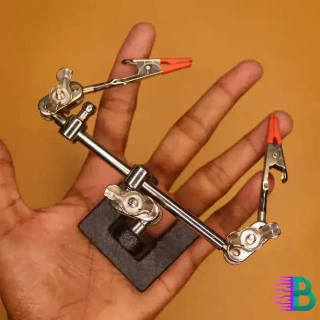 ম্যাগনিফাইং গ্লাস ও ক্লিপ সহ সোল্ডারিং স্ট্যান্ড কিনুন